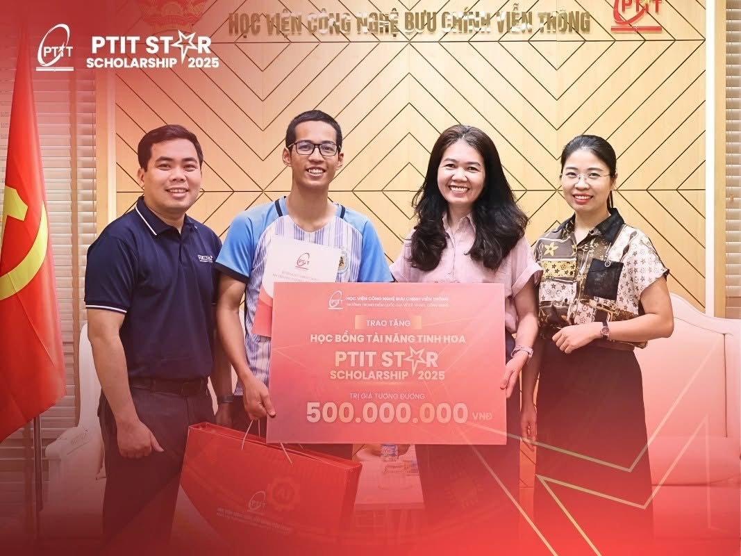 Tân sinh viên ngành Trí tuệ Nhân tạo PTIT nhận Học bổng Tài năng Tinh hoa trị giá 500 triệu đồng