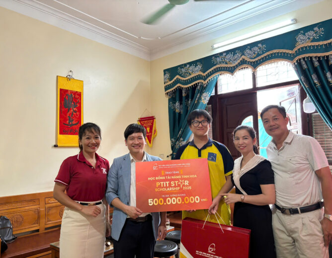 PTIT trao tặng học bổng Tài năng trị giá 500 triệu cho các thí sinh tuyển thẳng