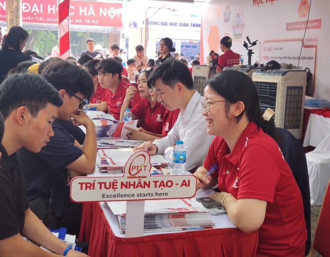 Khoa Trí tuệ Nhân tạo tham gia Ngày hội Tư vấn tuyển sinh và hướng nghiệp năm 2025 tại Đại học Bách khoa Hà Nội