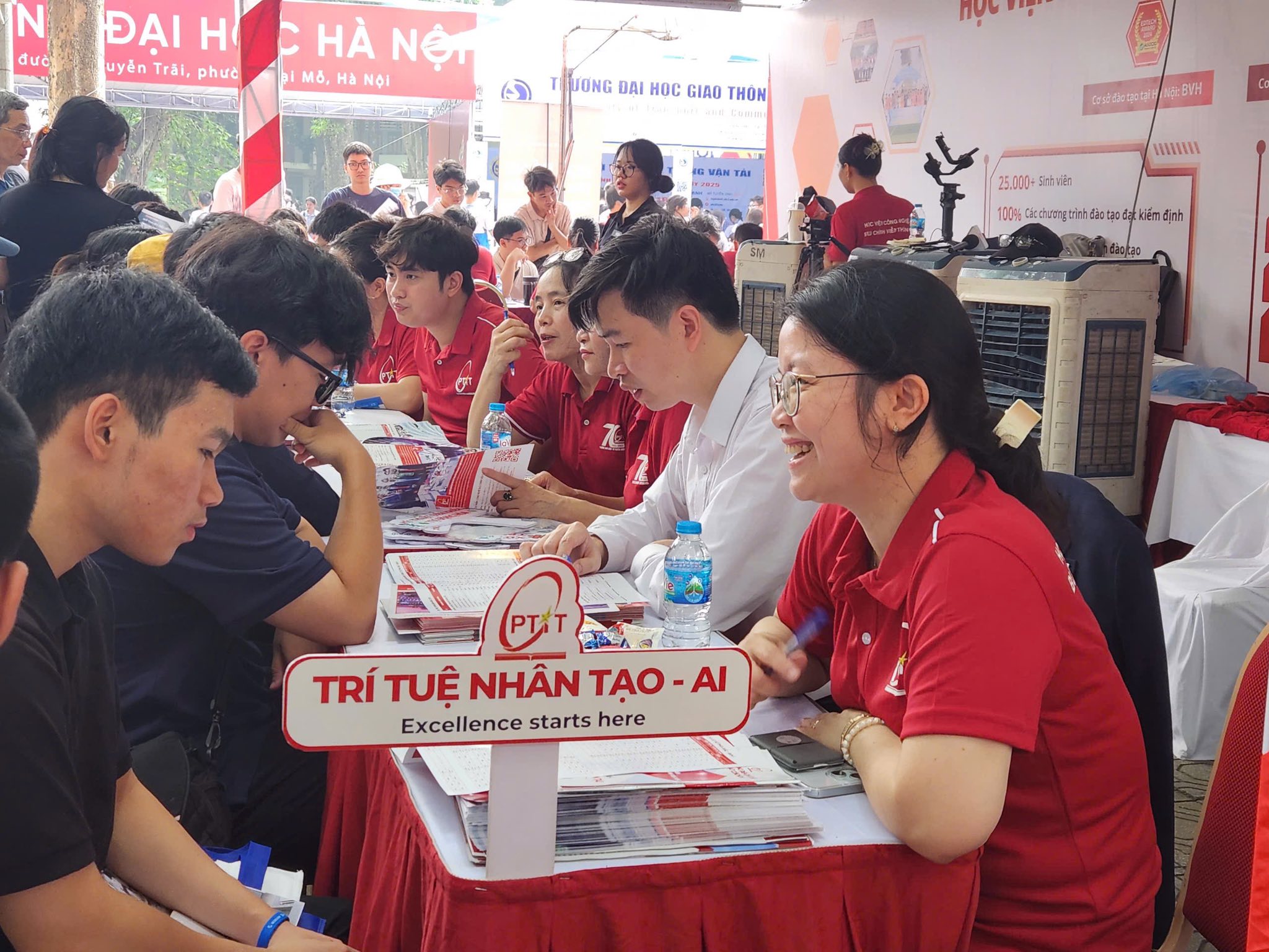 Khoa Trí tuệ Nhân tạo tham gia Ngày hội Tư vấn tuyển sinh và hướng nghiệp năm 2025 tại Đại học Bách khoa Hà Nội