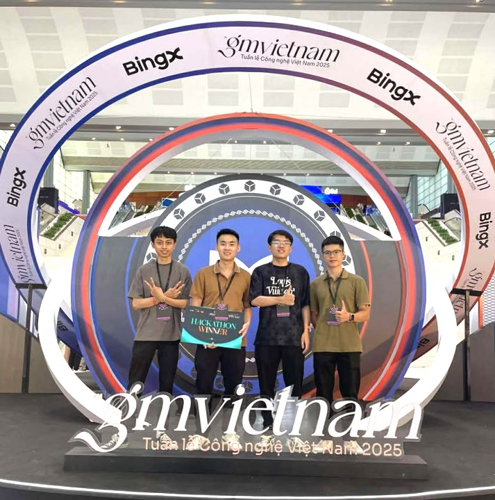Nhóm sinh viên PTIT xuất sắc lọt Top 5 tại Vietnam Aptos Hackathon 2025