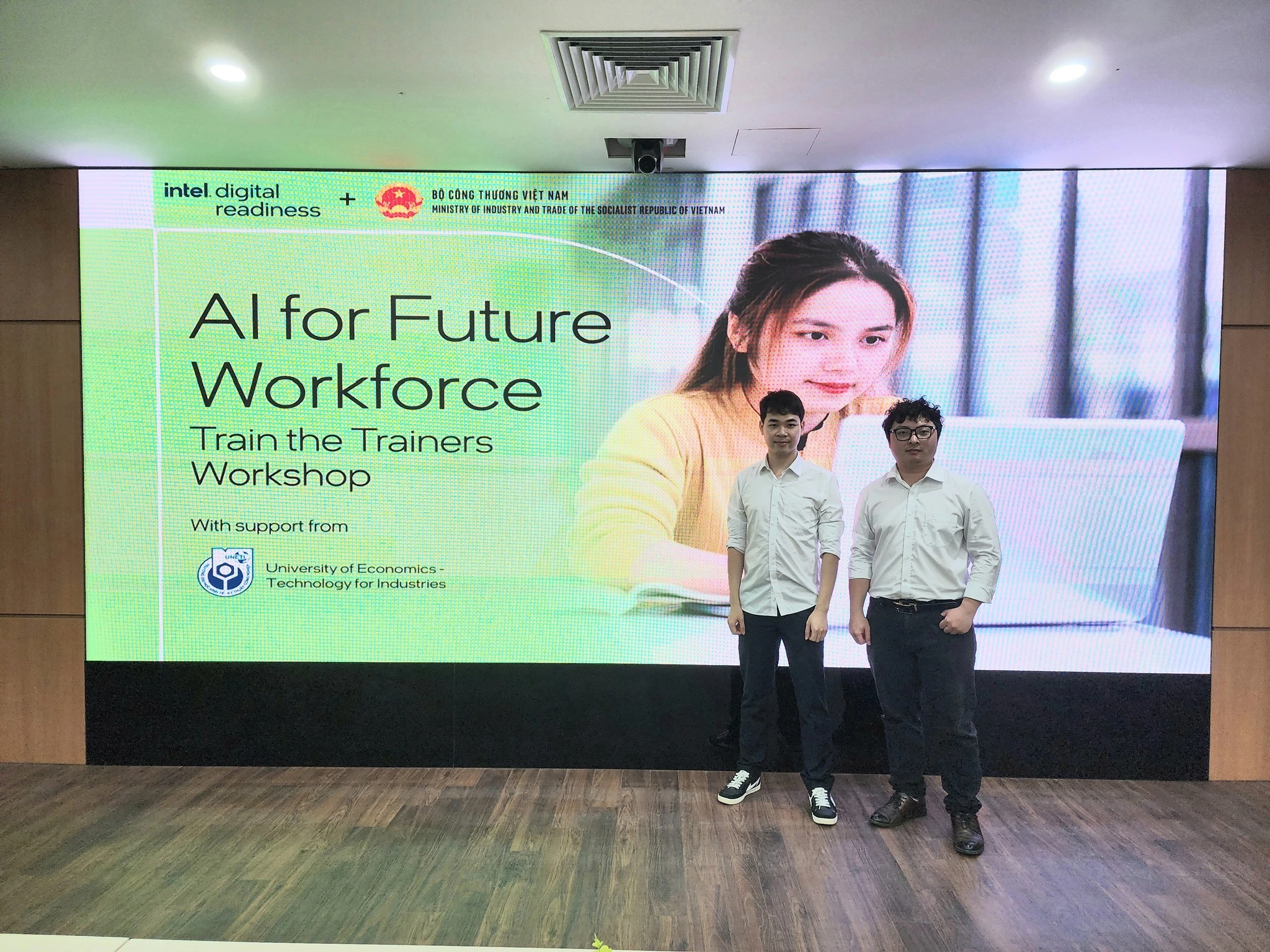 Giảng viên khoa AI PTIT hướng dẫn khóa Training of Trainers chương trình “AI for Future Workforce” của Intel.