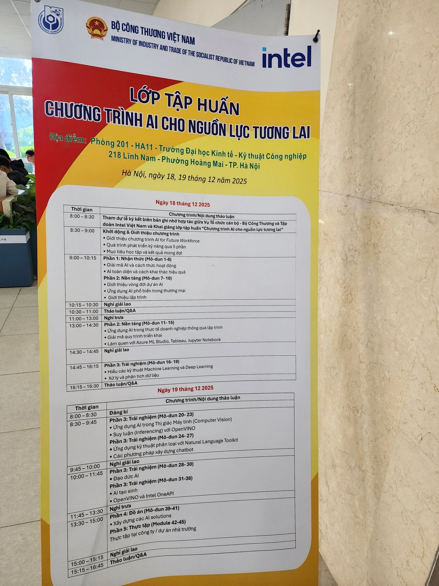 Lớp tập huấn Chương trình AI cho nguồn lục tương lai tại Trường Đại học kinh tế - Kỹ thuật Công nghiệp (UNETI)