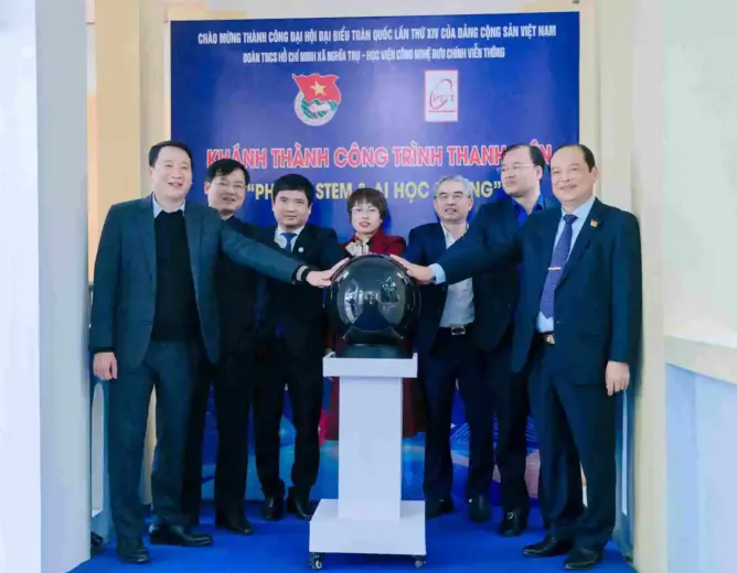 Học viện Công nghệ Bưu chính Viễn thông trao tặng xã Nghĩa Trụ công trình Phòng học STEM & AI